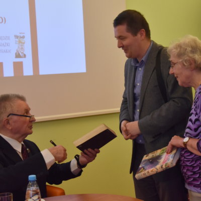 W sobotę, 25 maja 2019 r. Biblioteka Herberta gościła prof. Longina Pastusiaka, który  zaprezentował wykład pt. "Donald Trump - pierwszy taki prezydent". 