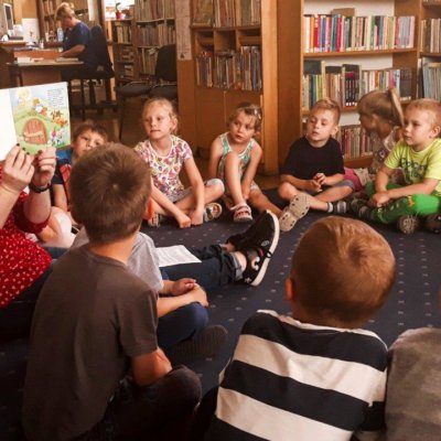 7 czerwca 2019 roku Bibliotekę Koszałka Opałka odwiedziła grupa Tygrysków Odważnych z Przedszkola Miejskiego nr 23. Przedszkolaki wzięły udział w zajęciach zorganizowanych w ramach XVIII Ogólnopolskiego Tygodnia Czytania Dzieciom, odbywającego się pod hasłem wychowanie przez sport i czytanie.