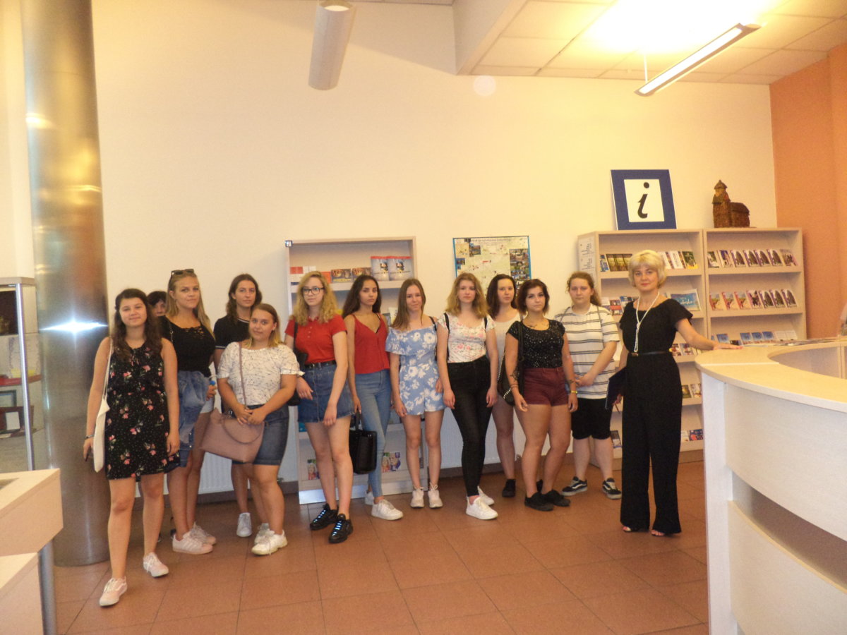 W upalne wtorkowe południe 11 czerwca br. odwiedziły nas uczennice Zespołu Szkół nr 12 w Gorzowie Wielkopolskim z klasy o profilu turystycznym.