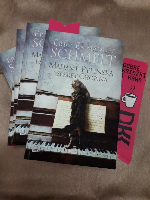 Eric-Emmanuel Schmitt jest dobrze znanym w Polsce pisarzem, a jego książki są wyczekiwane przez czytelników. Nowy tytuł „Madame Pylinska i sekret Chopina” ukazał się w tym roku i właśnie o tym rozmawialiśmy 11 czerwca 2019 r. w Dyskusyjnym Klubie Książki Filii nr 6.