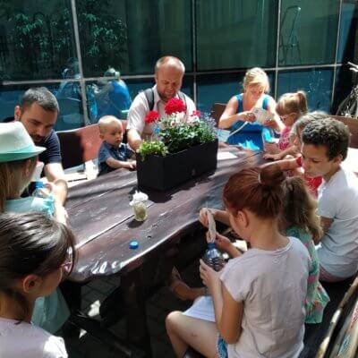 W sobotę 29 czerwca 2019 r. odbyły się ostatnie przed wakacjami zajęcia z cyklu „Rodzinne soboty w Willi Lehmanna”, ph. „Ogród pełen zdrowia”.