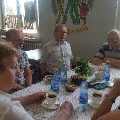 Dnia 28.06 w Filii nr 10 kolejny raz spotkali się członkowie Dyskusyjnego Klubu Książki. Tym razem dyskutowaliśmy o książce Sławomira Kopra Stracone pokolenie PRL.
