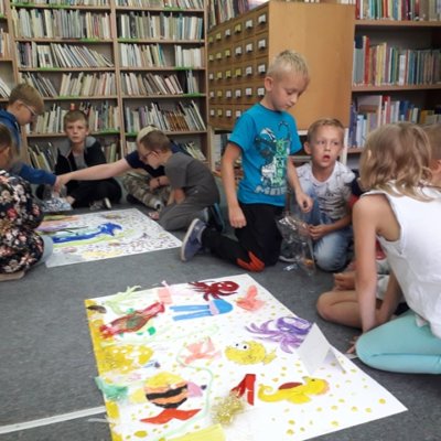 „Letnia Fabryka Pasji” to temat tegorocznego wakacyjnego cyklu zajęć dla dzieci w filiach bibliotecznych.