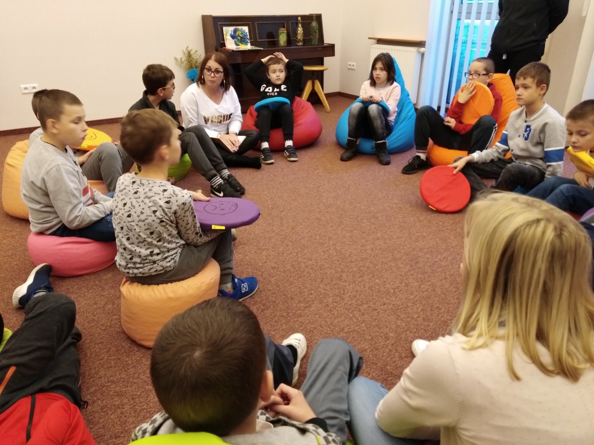 20 września 2019 r., w Ośrodku Integracji i Aktywności odbyły się warsztaty z elementami biblioterapii dla uczniów Szkoły Podstawowej „SOWA” dla osób z autyzmem, podczas których poruszono temat samodzielności.