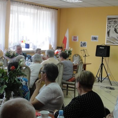 Biblioteka Publiczna Miasta i Gminy w Trzcielu wspólnie z „Trzcielskimi Seniorami" upamiętniła 2 września 2019 roku 80. rocznicę wybuchu II Wojny Światowej koncertem zespołu „Arte" z Poznania.