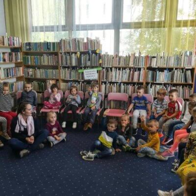Dnia 23 września Bibliotekę Koszałka Opałka odwiedziła grupa Witaminek z Przedszkola Miejskiego nr 17. Spotkanie odbyło się w ramach Ogólnopolskiego Dnia Przedszkolaka.