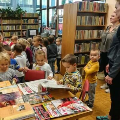 Dnia 23 września Bibliotekę Koszałka Opałka odwiedziła grupa Witaminek z Przedszkola Miejskiego nr 17. Spotkanie odbyło się w ramach Ogólnopolskiego Dnia Przedszkolaka.