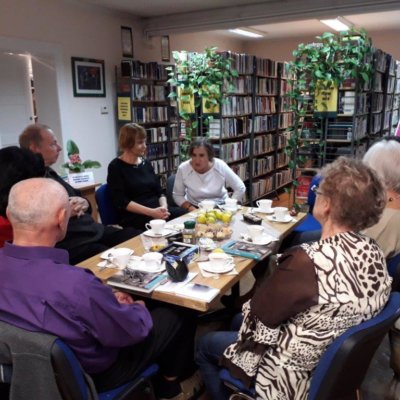 9 października 2019 w deszczowe popołudnie zebrał się Dyskusyjny Klub Książki w bibliotece Filii nr 6. Celem spotkania było podzielenie się wrażeniami z przeczytanej książki "Pani Stefa" Magdaleny Kicińskiej.