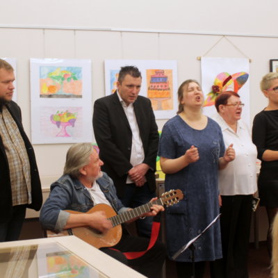 W dniu 16 października 2019r. w Ośrodku Integracji i Aktywności uroczyście otworzyliśmy wystawę dzieł plastycznych mieszkańców Domu Pomocy Społecznej Nr 2 w Gorzowie Wielkopolskim.