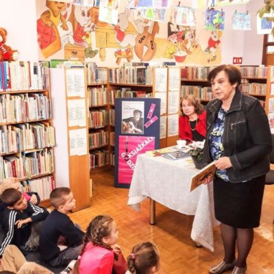Renata Piątkowska, pisarka, autorka książek dla dzieci i młodzieży, laureatka wielu nagród literackich, była gościem w Bibliotece Koszałka Opałka, gdzie 9 października 2019 r. odbyło się spotkanie autorskie zorganizowane w ramach programu Dyskusyjne Kluby Książki.