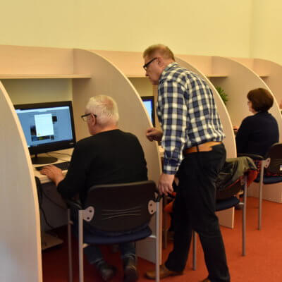 W Bibliotece Herberta zakończyła się jesienna edycja kursu komputerowego „Senior w sieci”. Zajęcia odbywały się w dniach od 18 września do 30 października 2019 roku.
