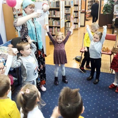 7 listopada 2019 roku do Biblioteki Koszałka Opałka przybyła grupa II z Przedszkola Miejskiego nr 23. Wizyta ta miała na celu sprawdzenie, w jakim stopniu najmłodsi znają bajki i baśnie z całego świata.