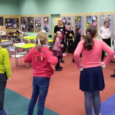 19 i 26 listopada 2019 r. w Bibliotece Plastusia gościły przedszkolaki z „Chatki Małolatka” i trzecioklasiści ze Szkoły Podstawowej nr 20. Rozmawialiśmy o rodzinie.