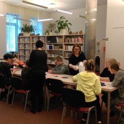 26 lutego 2020 r., w Ośrodku Integracji i Aktywności odbyły się warsztaty literacko-plastyczne w których uczestniczyła młodzież z Zespołu Kształcenia nr 1 z Gorzowa Wielkopolskiego