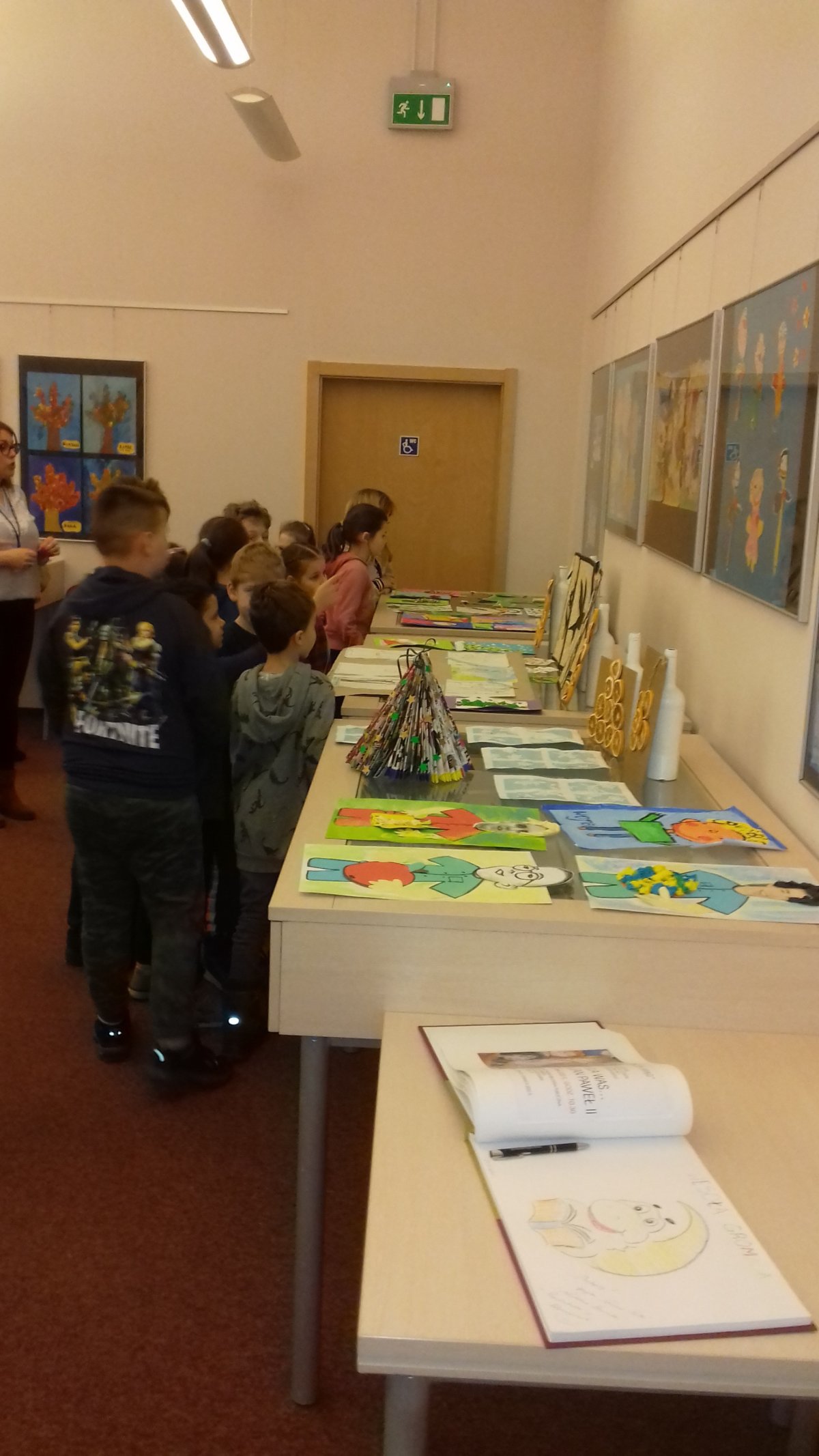 W dniu 28.02. br. książnicę gorzowską odwiedzili uczniowie II klasy Szkoły Podstawowej w Wawrowie.