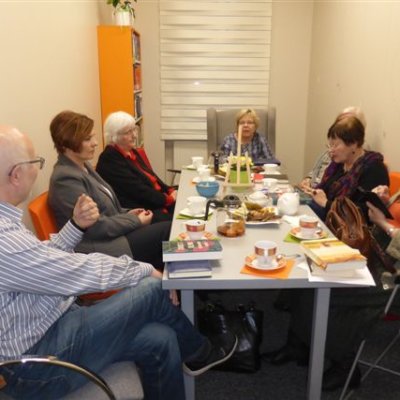 24 lutego 2020 r. w Filii nr 2 odbyło się kolejne spotkanie Dyskusyjnego Klubu Książki. Tym razem tematem rozmów była książka „Syn zakonnicy” Joanny Jax.