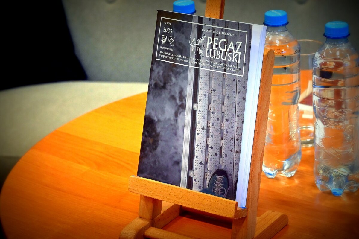 Promocja Pegaza Lubuskiego - 28.09.2023 na zdjęciu gorzowskie czasopismo literackie. Kliknięcie powoduje powiększenie zdjęcia.